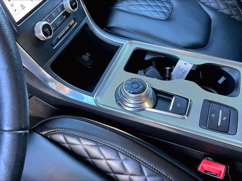 Used 2023 Ford Edge Titanium image 16