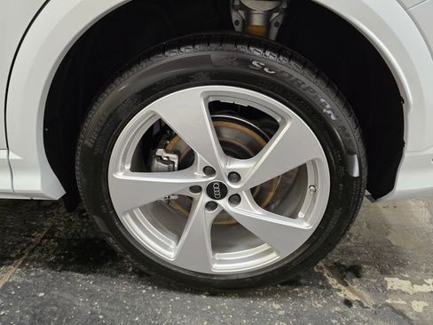 New 2025 Audi Q5 Prestige image 9