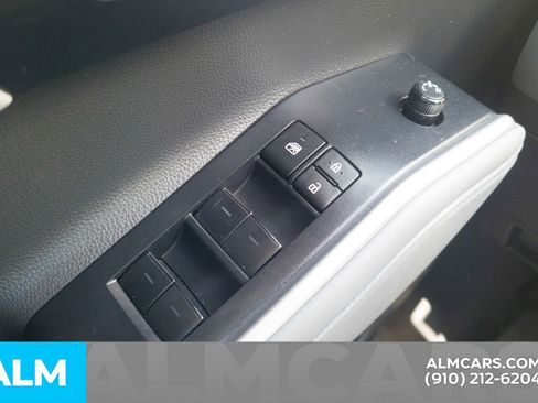 Used 2023 Toyota Highlander XLE AWD/4WD image 36