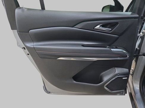 Used 2024 Chevrolet Traverse RS image 18