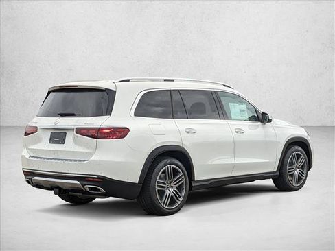 Used 2025 Mercedes-Benz GLS 450 4MATIC image 2