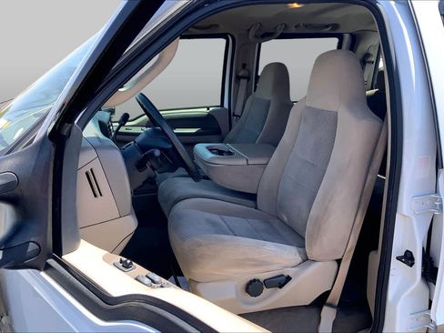 Used 2004 Ford F250 XL RWD image 7