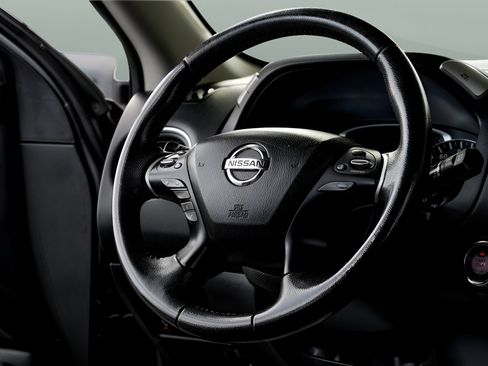 Used 2019 Nissan Pathfinder SV AWD/4WD image 24