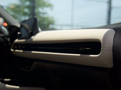 Used 2024 Honda HR-V LX image 31