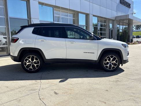 Used 2025 Jeep Compass Limited AWD/4WD image 10