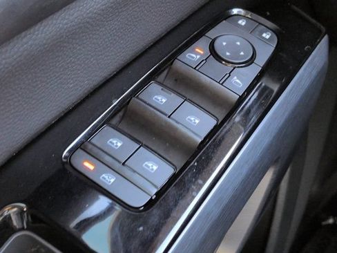 Used 2025 Nissan Pathfinder SL w/ SL Premium Package FWD image 24