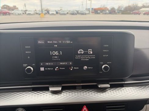 Used 2024 Kia Carnival LX image 17