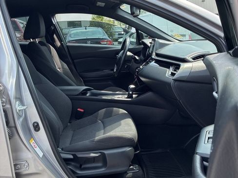 Used 2018 Toyota C-HR XLE FWD image 6