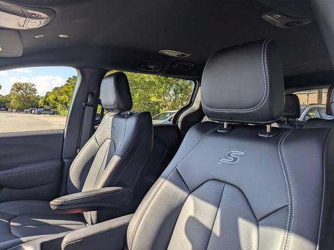 New 2026 Chrysler Pacifica Select w/ S Appearance Package FWD image 13