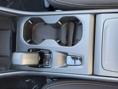 New 2025 Volvo XC40 B5 Core image 28