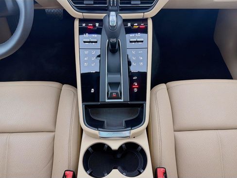 Certified 2026 Porsche Macan AWD/4WD image 20