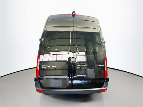 Used 2023 Mercedes-Benz Sprinter 2500 image 7