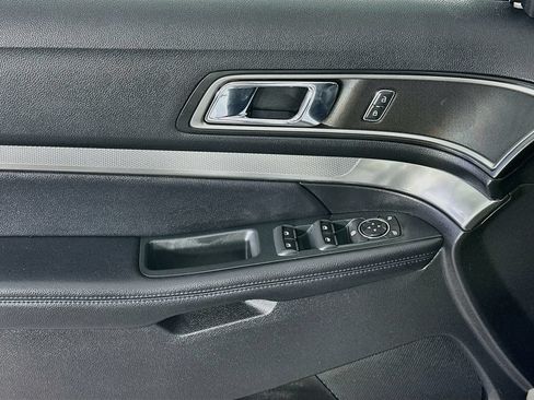 Used 2018 Ford Explorer XLT w/ Equipment Group 201A FWD image 23