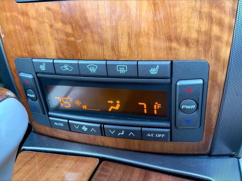 Used 2006 Cadillac XLR image 30