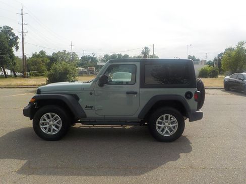 Used 2023 Jeep Wrangler Sport image 9