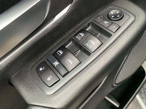 Used 2020 RAM 1500 Big Horn AWD/4WD image 18
