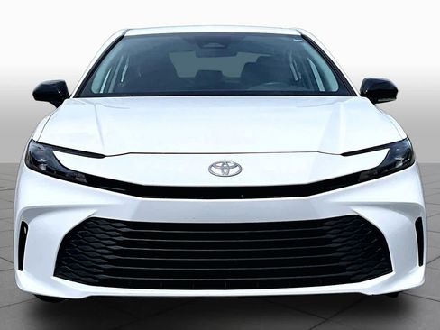 Used 2025 Toyota Camry LE FWD image 4