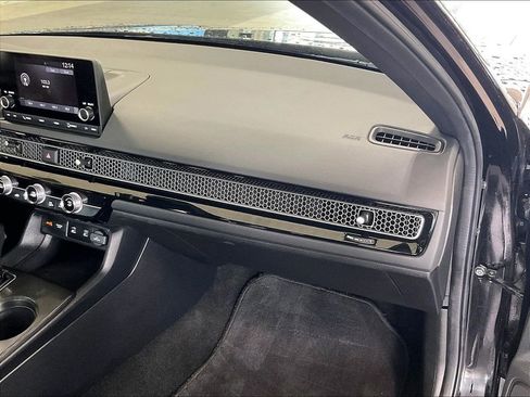 Used 2025 Honda Civic Sport image 13