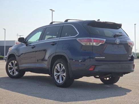 Used 2016 Toyota Highlander LE AWD/4WD image 14