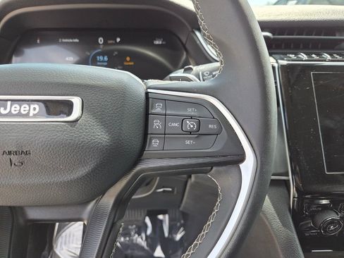 Used 2024 Jeep Grand Cherokee Laredo image 28