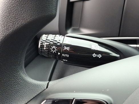 Certified 2025 Hyundai Elantra SE image 24