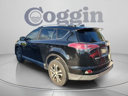 Used 2017 Toyota RAV4 LE FWD image 3