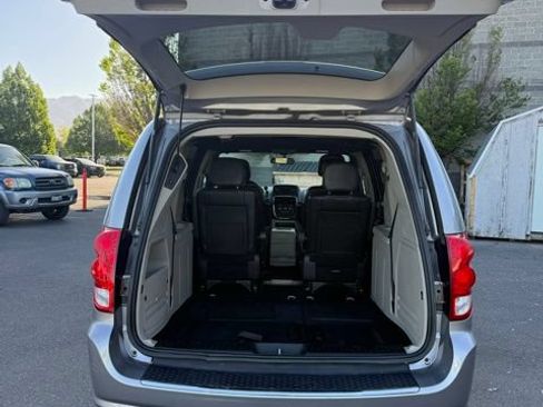 Used 2017 Dodge Grand Caravan SXT FWD image 9