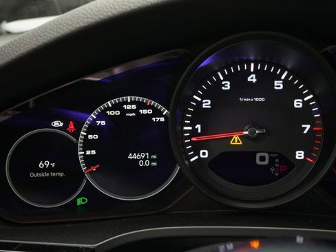 Used 2023 Porsche Cayenne Platinum Edition image 37