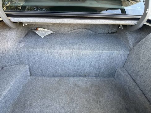 Used 2003 Lincoln Town Car Signature RWD image 15