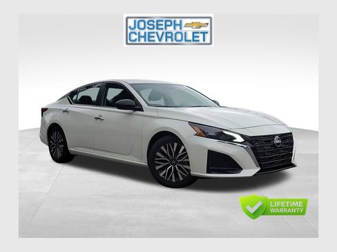 Used 2024 Nissan Altima 2.5 SV FWD image 1