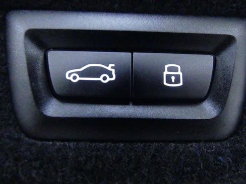 Used 2024 BMW i7 xDrive60 w/ Premium Package image 38