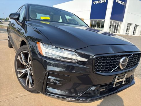 Used 2024 Volvo S60 B5 Core FWD image 3
