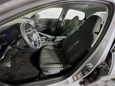 Used 2025 Hyundai Elantra SEL FWD image 13