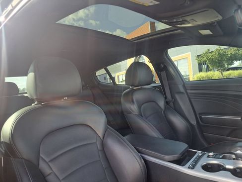 Used 2022 Kia Stinger GT2 AWD/4WD image 38