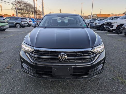 Used 2024 Volkswagen Jetta SE FWD image 9