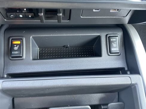 Used 2024 Nissan Titan SV w/ SV Convenience Package image 29