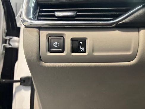 Used 2019 Cadillac XT4 Premium Luxury AWD/4WD image 17