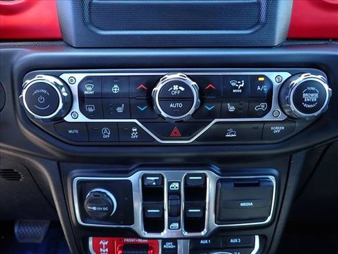 Used 2021 Jeep Wrangler Unlimited Rubicon w/ Cold Weather Group AWD/4WD image 19
