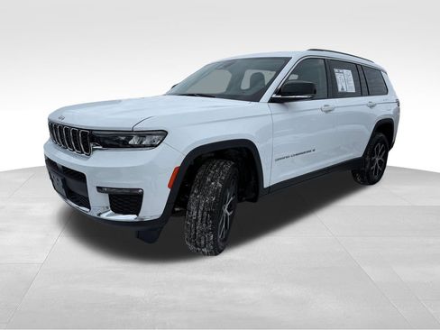 Used 2023 Jeep Grand Cherokee L Limited image 3