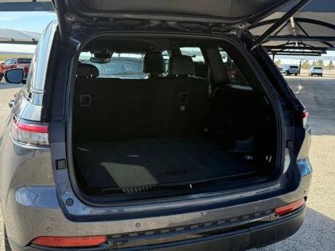 Used 2023 Jeep Grand Cherokee Altitude image 6