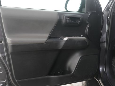 Used 2017 Toyota Tacoma SR5 image 13