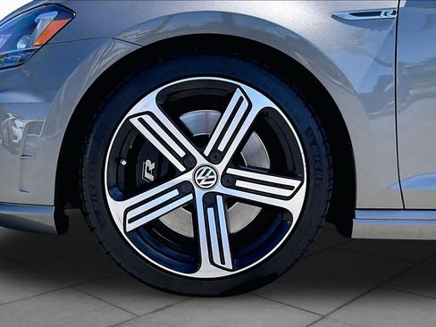 Used 2016 Volkswagen Golf R 4-Door AWD/4WD image 10