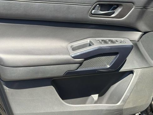 Certified 2025 Nissan Pathfinder SV FWD image 24