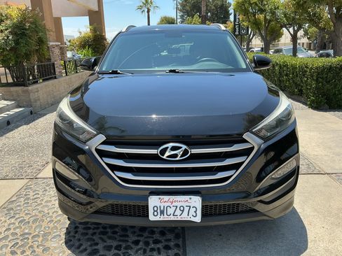 Used 2017 Hyundai Tucson SE w/ SE Popular Package 02 FWD image 2
