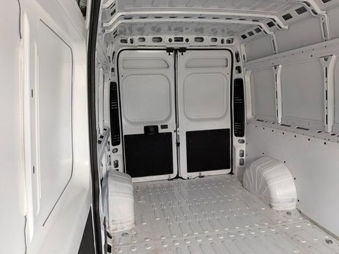 Used 2025 RAM ProMaster 2500 w/ Convenience Group FWD image 7