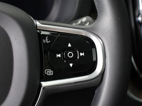 Certified 2023 Volvo XC60 B5 Plus w/ Protection Package Premier image 11