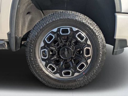 Used 2021 Chevrolet Silverado 2500 High Country AWD/4WD image 10