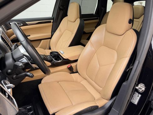 Used 2018 Porsche Cayenne S Platinum image 17