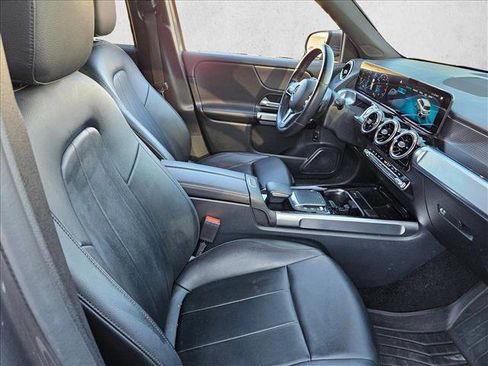 Used 2022 Mercedes-Benz GLB 250 w/ Premium Package Lite image 23