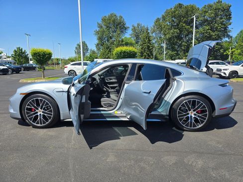 Used 2025 Porsche Taycan 4S AWD/4WD image 10